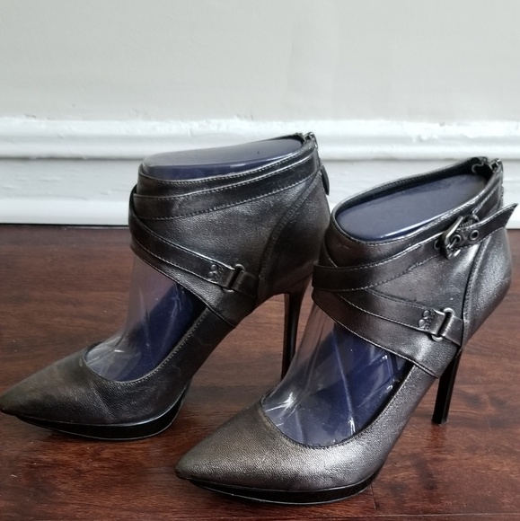 Guess Shoes - Picture 1 of 3